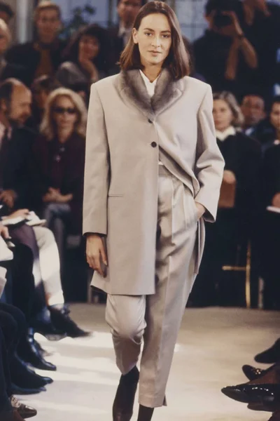 Look 10